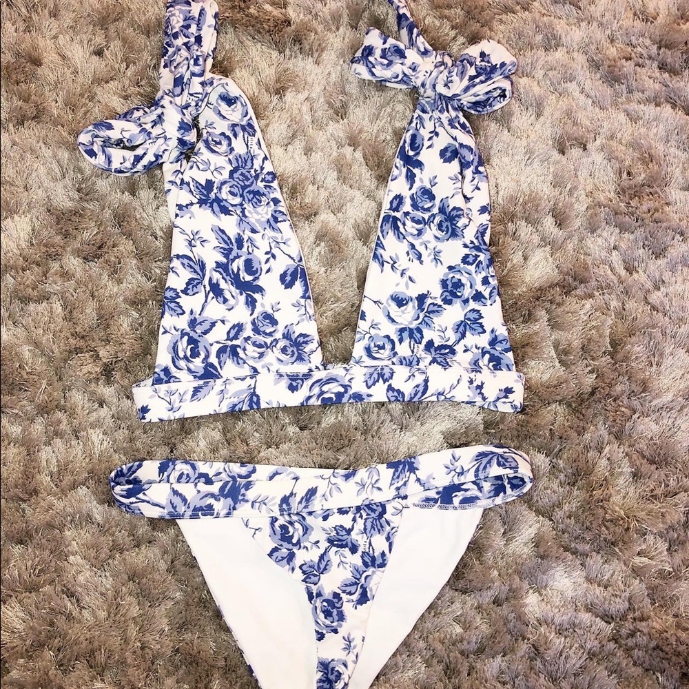 Lovers & Friends Take me away Bikini Top & Bottom